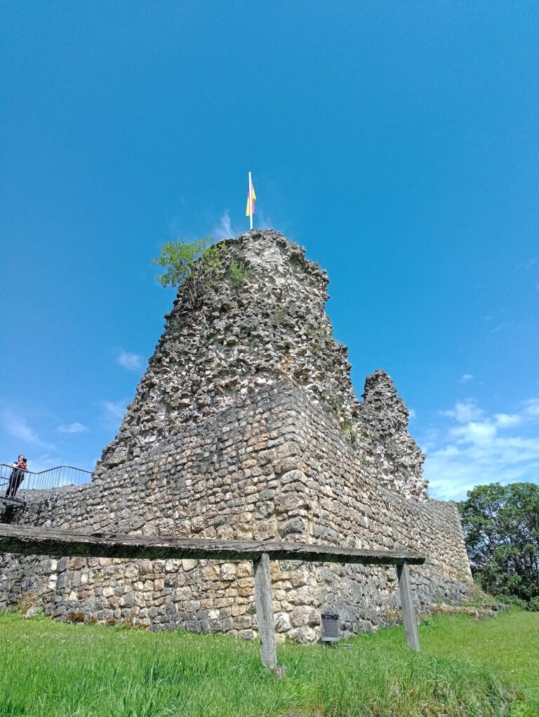 Burg Veringen: A Medieval Castle Ruin in Veringenstadt, Germany