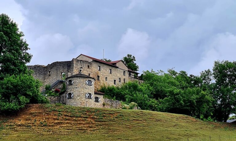 Burg Mörnsheim: A Medieval Hilltop Castle in Germany