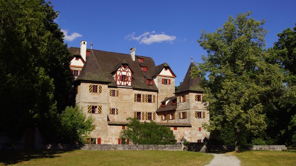 Petzsches Schloss: A Historic Castle in Schwarzenbruck, Germany 1 Petzsches Schloss