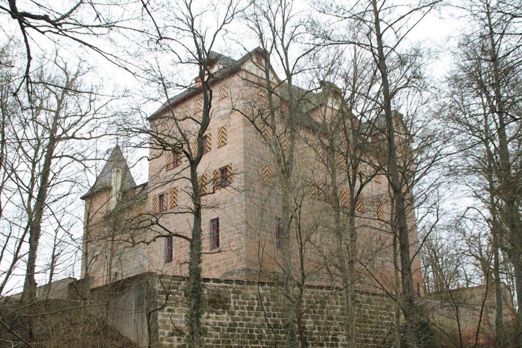 Petzsches Schloss: A Historic Castle in Schwarzenbruck, Germany 3 Petzsches Schloss