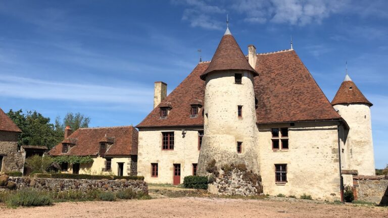Château de Fontariol: A Fortified Manor in Theil, France