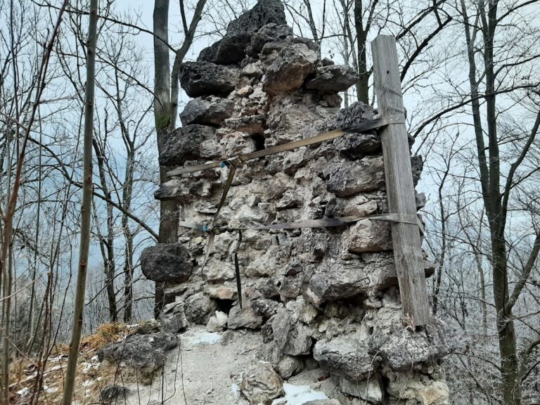 Burgruine Kirnstein: A Medieval Castle Ruin in Flintsbach, Germany