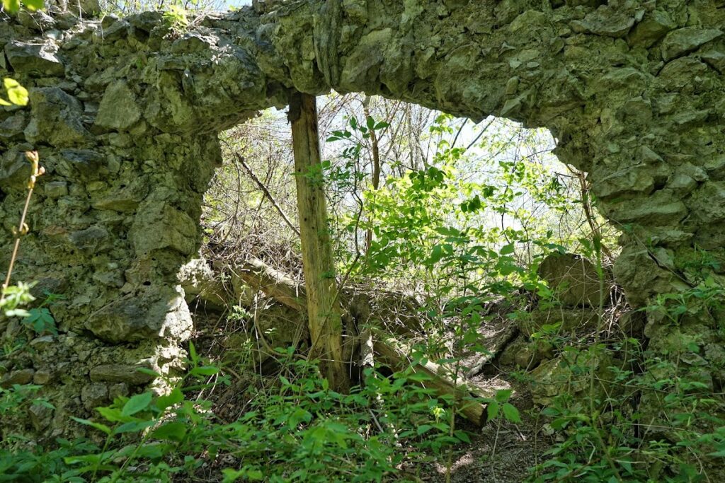 Kirnstein Castle Ruins: A Medieval Route-Control Fortress in Germany 2 Burgruine Kirnstein