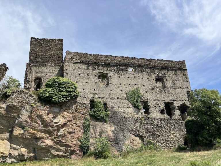 Château-fort de Seyssuel: A Medieval Fortress in France
