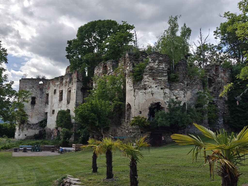 Altschielleiten Castle: A Medieval Fortress in Austria 6 Altschielleiten