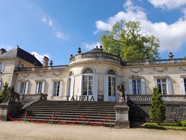 Château de Tauzia: An 18th-Century Estate in Gradignan, France