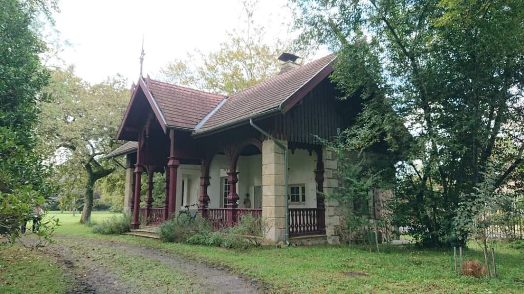 Château de Tauzia: A Neoclassical Country House in Gradignan 5 Château de Tauzia