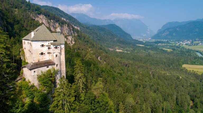 Burg Stein im Drautal: A Medieval Rock Castle in Austria