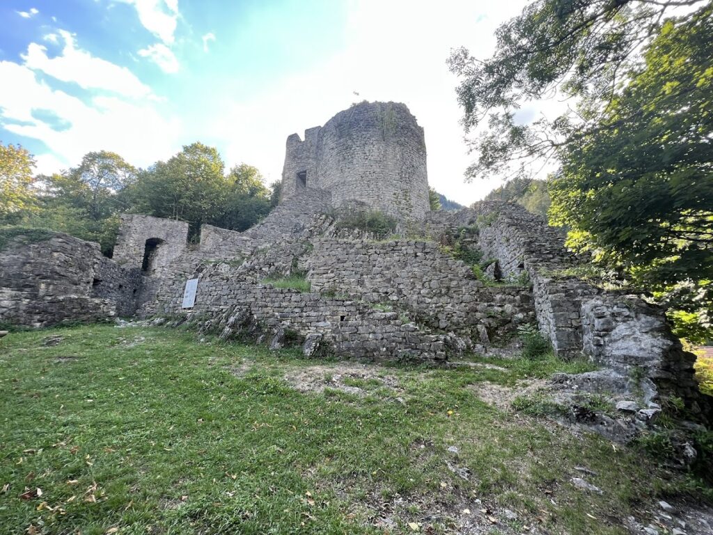 Unspunnen Castle: A Medieval Baronial Stronghold in Switzerland 1 Unspunnen Castle