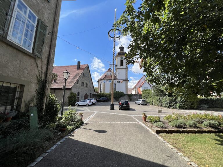 Duttenberg Castle (Schloss Duttenberg): A Medieval Manor Complex in Germany