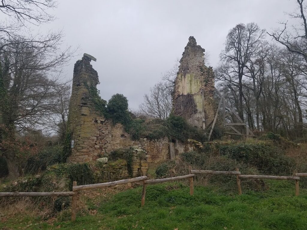 Château du Goust: A Fortified Castle in Malville, France 1 Château du Goust