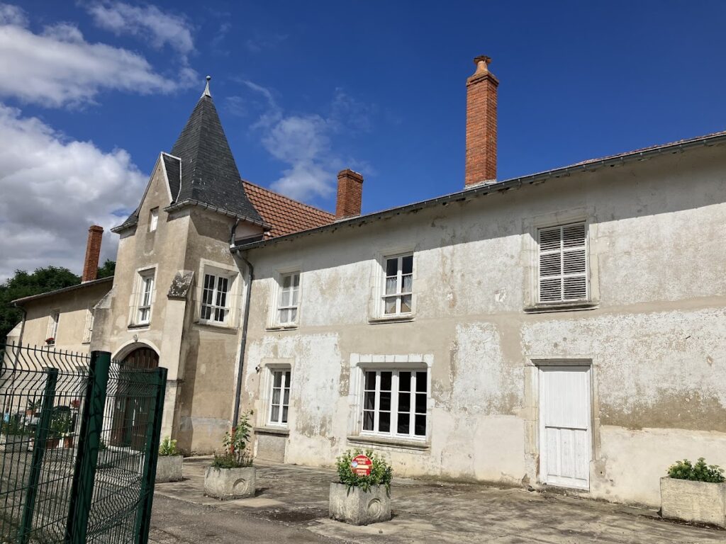 Château d'Aulnois d'Aulnois-sur-Seille: A Historic Château and Community School 4 Château d'Aulnois d'Aulnois-sur-Seille