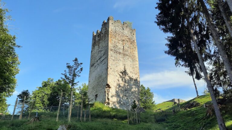 Burgruine Altrosegg: A Medieval Castle and Cultural Monument in Austria