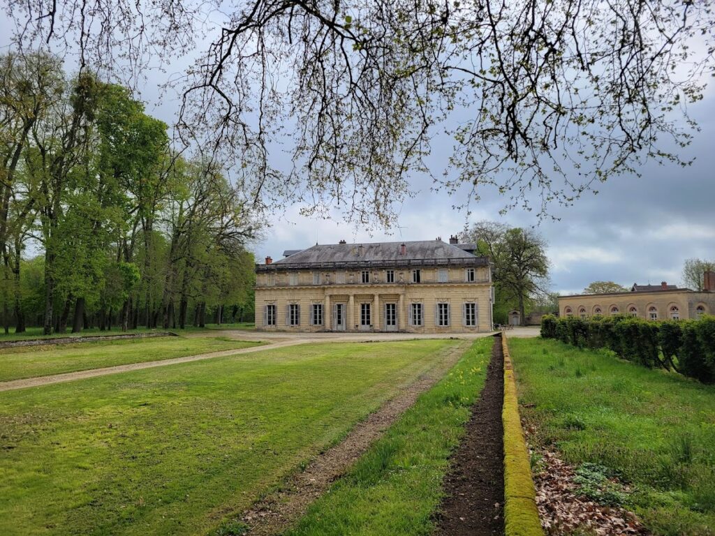 Château de Bressey-sur-Tille: An Eighteenth-Century Seigneurial Residence in France 1 Château de Bressey-sur-Tille