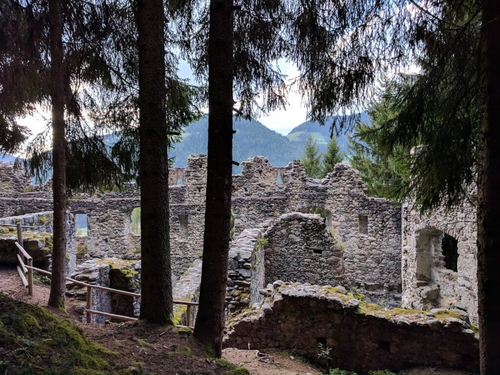 Altrasen Castle: Ancestral Seat and Regional Court in South Tyrol 4 Altrasen Castle