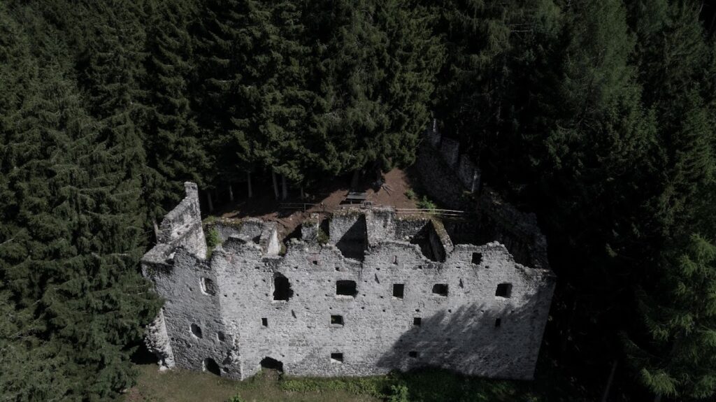 Altrasen Castle: Ancestral Seat and Regional Court in South Tyrol 5 Altrasen Castle