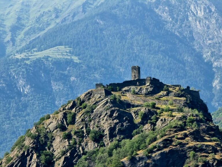 Chenal Castle: A Medieval Military Control Post in Italy