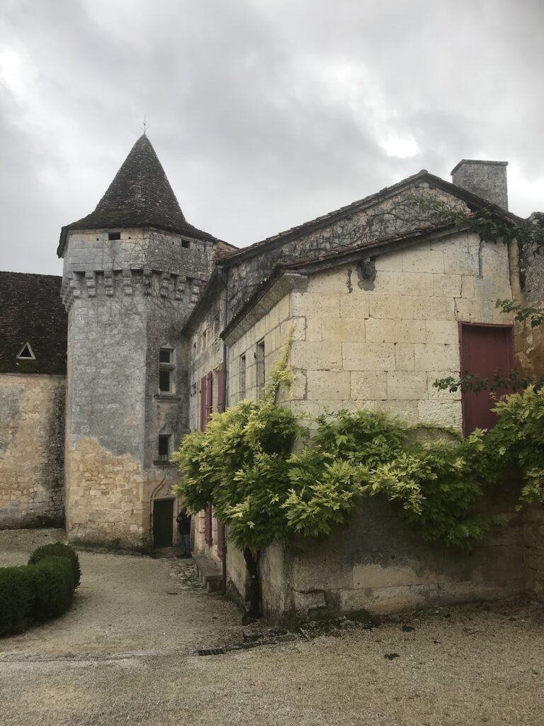 Château d'Aucors: a Historic Manor in France 2 Château d'Aucors