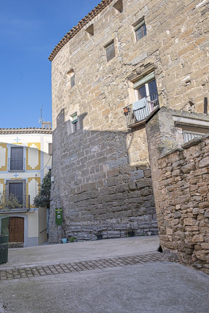 Castell de Bellveí: A Medieval Castle-Derived Seigneurial Residence in Spain 1 Castell de Bellveí