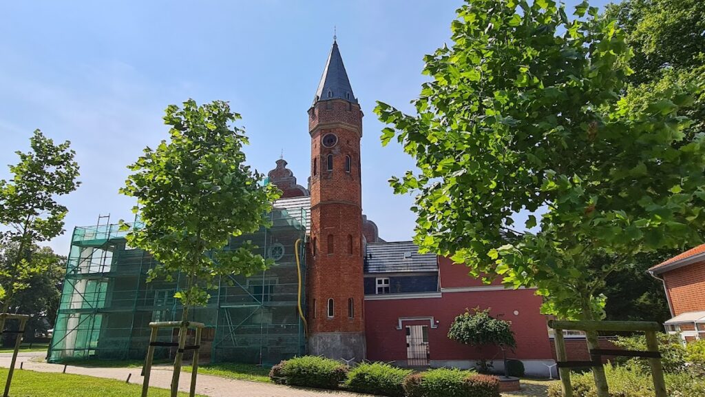 Gutshaus Parow: A Historicist Manor House in Germany 4 Gutshaus Parow