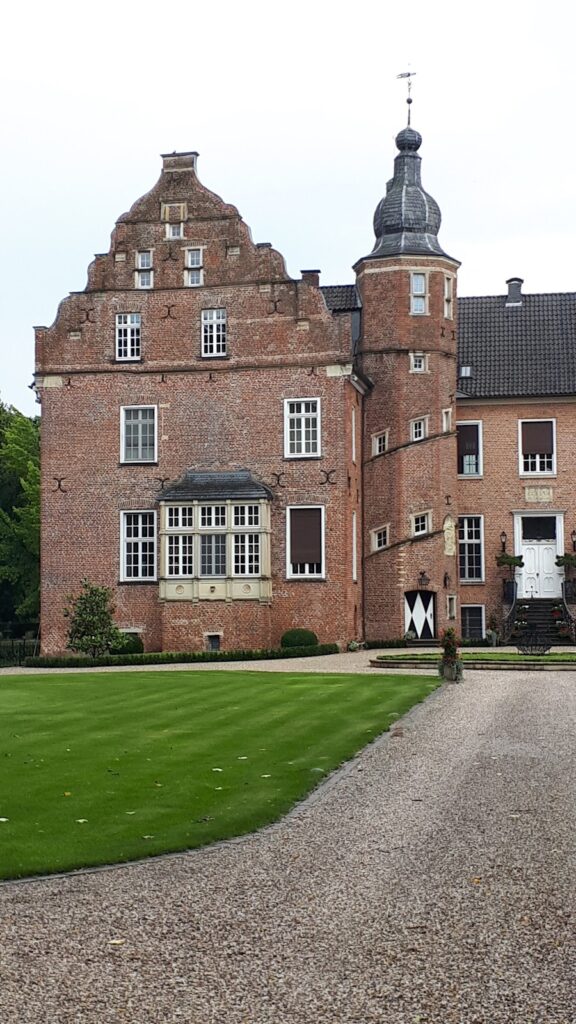 Burg Rhede: A High-Medieval Lowland Castle in Germany 1 Burg Rhede