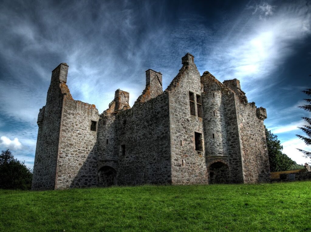 Glenbuchat Castle: A Scottish Z-Plan Tower House 1 Glenbuchat Castle