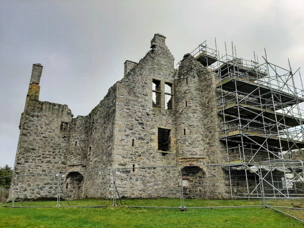 Glenbuchat Castle: A Scottish Z-Plan Tower House 2 Glenbuchat Castle