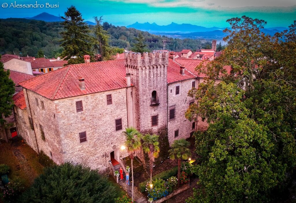 Castello Malaspina (Filattiera): A Medieval Residence and Fortification in Italy 1 Castello Malaspina (Filattiera)