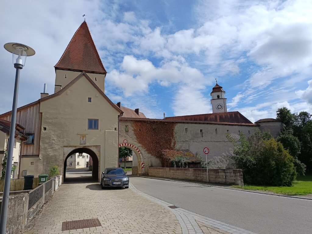Burg Dollnstein: A Medieval Hilltop Castle in Germany 1 Burg Dollnstein