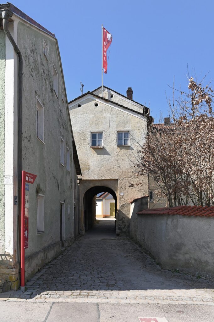 Burg Dollnstein: A Medieval Hilltop Castle in Germany 2 Burg Dollnstein