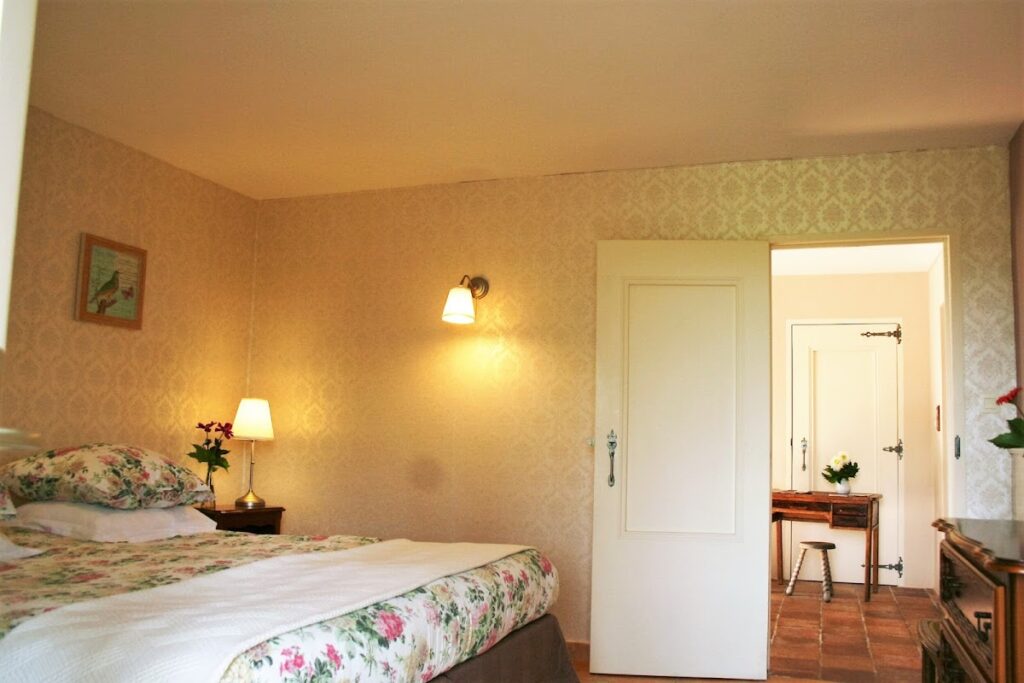 Château Labistoul: A Medieval Watchtower and Castle in Cordes-sur-Ciel, France 7 Château Labistoul