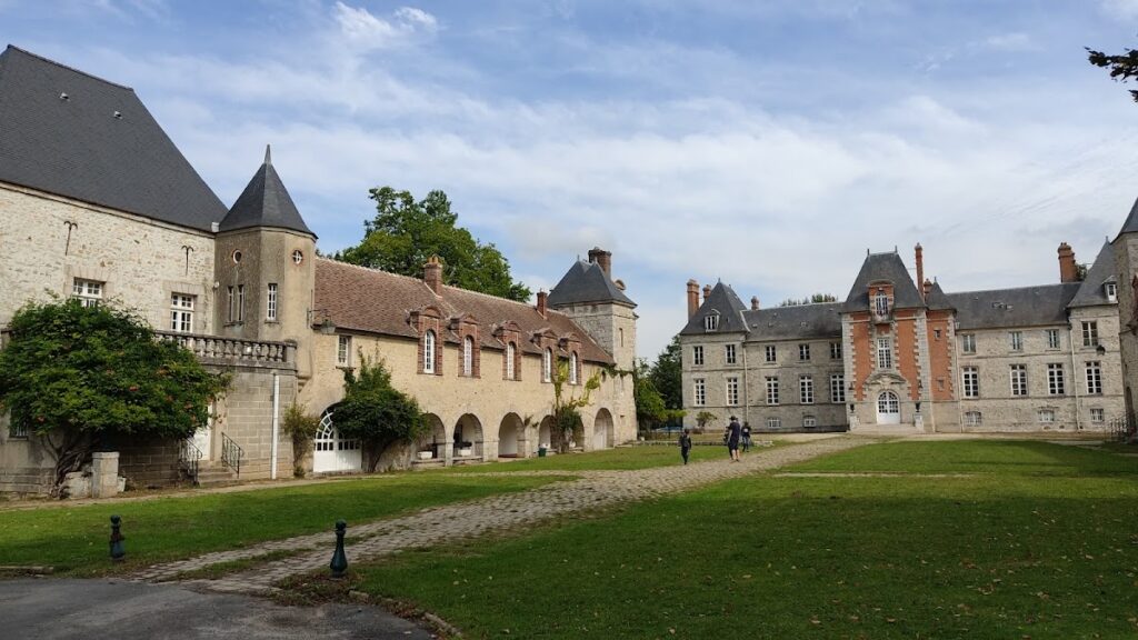 Château de Gillevoisin: A Historic Castle in France 1 Château de Gillevoisin