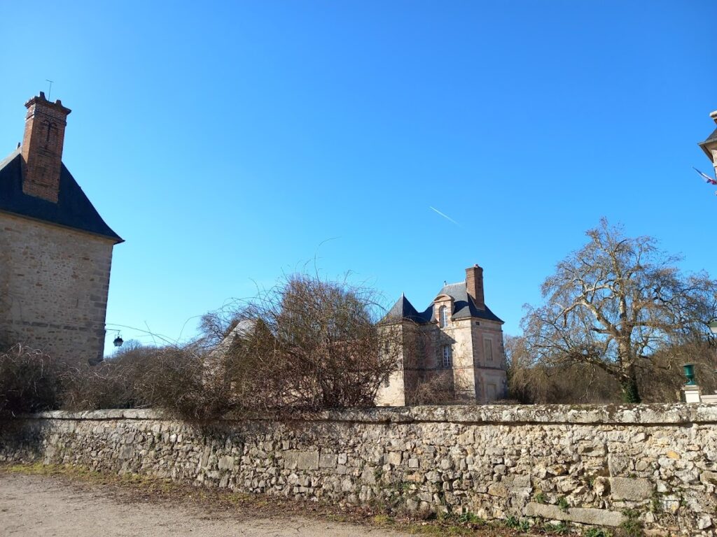 Château de Gillevoisin: A Historic Castle in France 2 Château de Gillevoisin