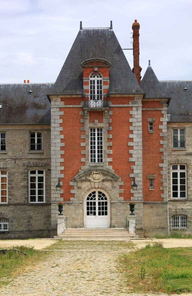 Château de Gillevoisin: A Historic Castle in France