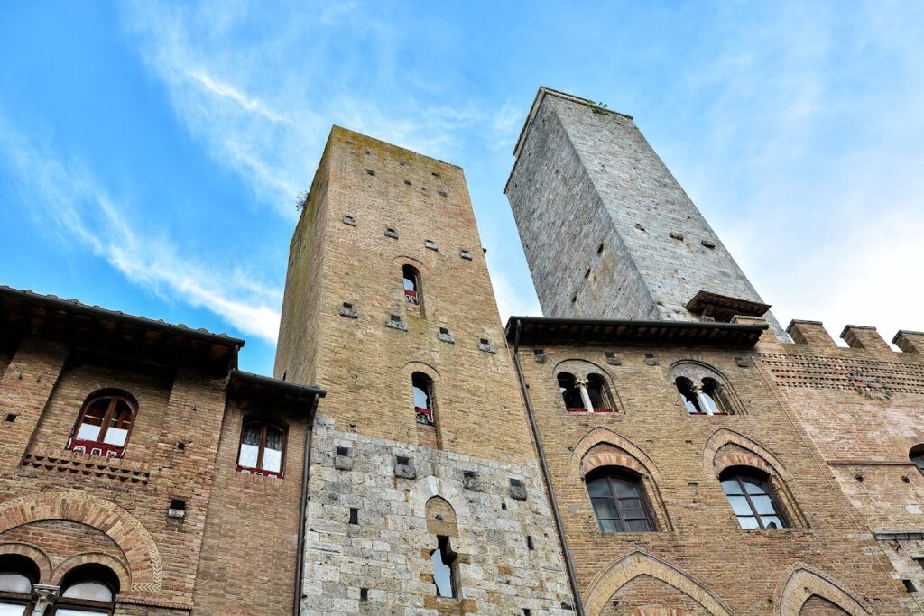 Torri degli Ardinghelli: Medieval Towers in San Gimignano 1 Torri degli Ardinghelli