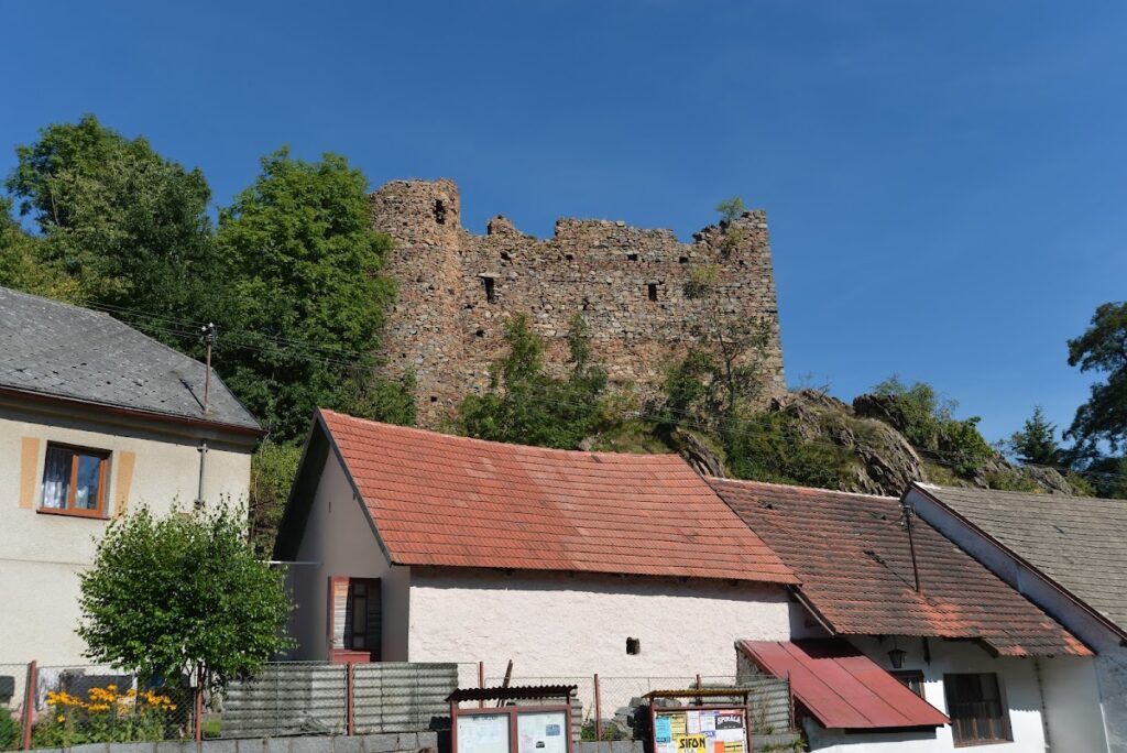 Zavlekov Fortress: A Medieval Stronghold in the Czech Republic 6 Zavlekov