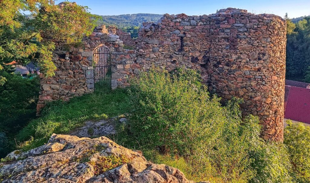 Zavlekov Fortress: A Medieval Stronghold in the Czech Republic 8 Zavlekov