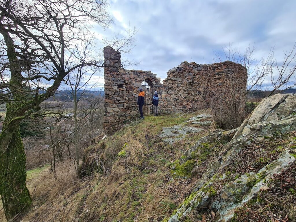 Zavlekov Fortress: A Medieval Stronghold in the Czech Republic 9 Zavlekov