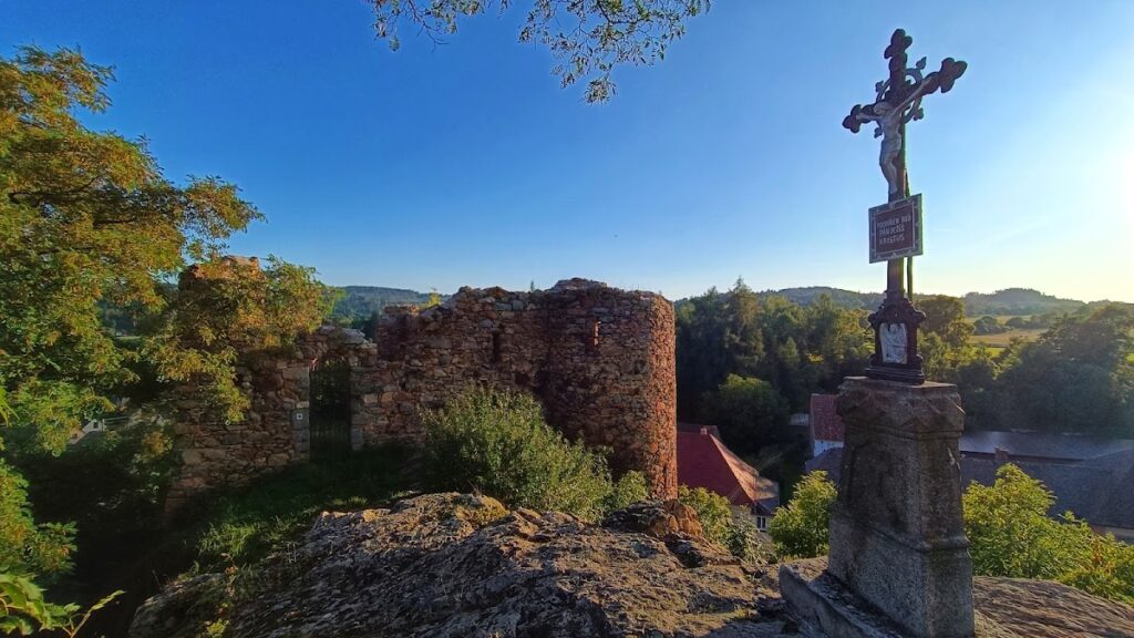Zavlekov Fortress: A Medieval Stronghold in the Czech Republic 10 Zavlekov