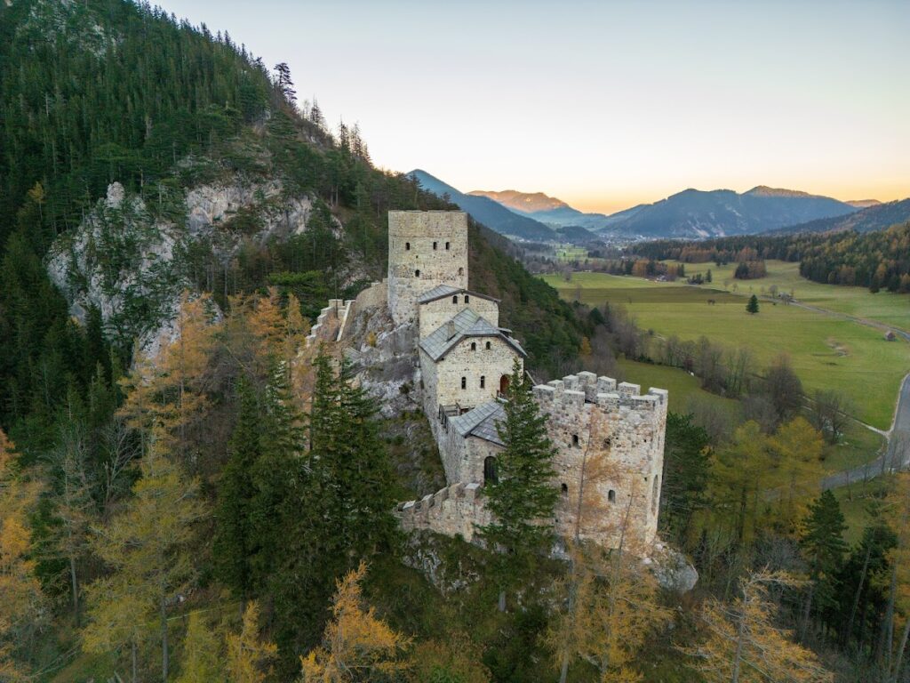 Losenheim Castle: A Medieval Hill Castle in Austria 1 Burgruine Losenheim