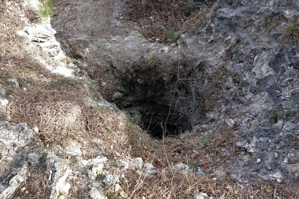 Burgruine Kammerstein: A Medieval Hill Castle near Perchtoldsdorf, Austria 10 Burgruine Kammerstein