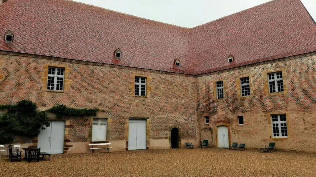 Saligny Castle: A Medieval Fortified Castle in France 5 Château de Saligny