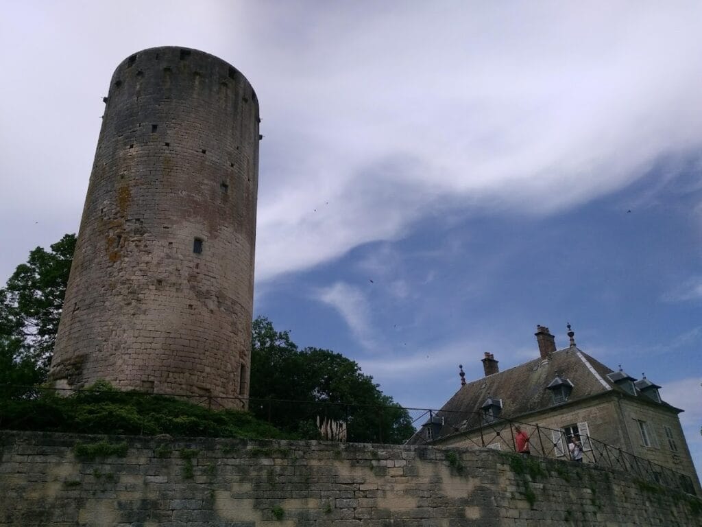 Château de Rupt-sur-Saône: A Fortified Castle and Historic Estate in France 3 Château de Rupt-sur-Saône