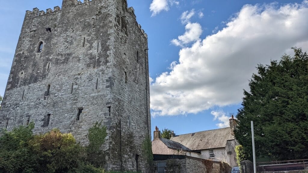 Ballaghmore Castle: A Fifteenth-Century Clan Stronghold in Ireland 1 Ballaghmore Castle