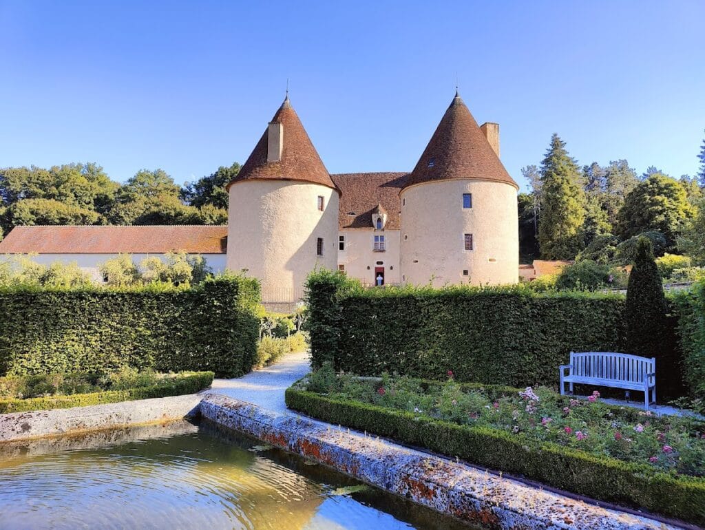 Château de Corbelin: A Historic Seigneurial Estate in France 1 Château de Corbelin