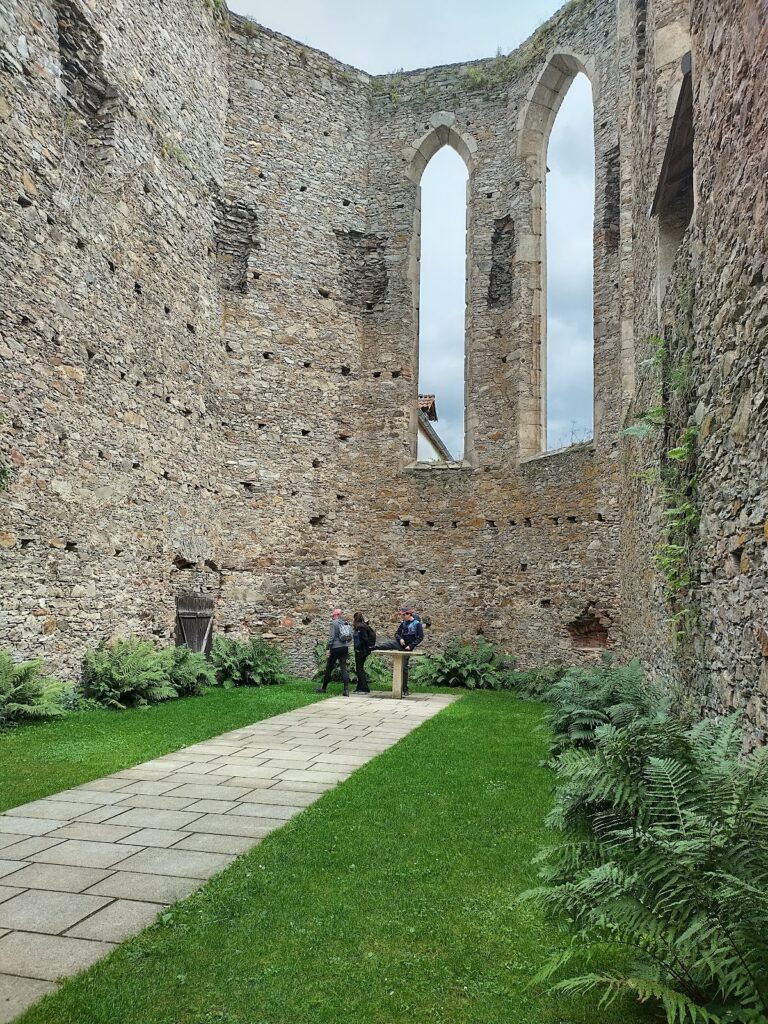 Kuglvajt: A Medieval Castle Ruin in the Czech Republic