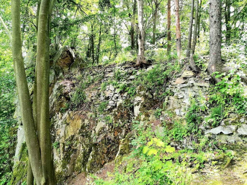 Kuglvajt: A Medieval Gothic Castle Ruin in Czechia 4 Kuglvajt