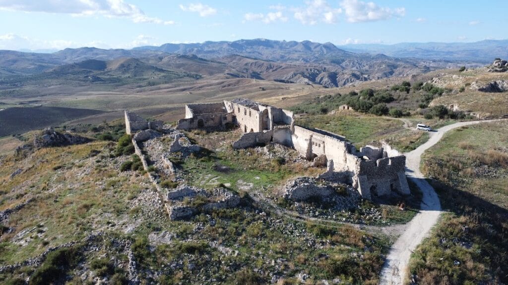 Poira Castle: A Medieval Rural Estate in Sicily 1 Poira Castle