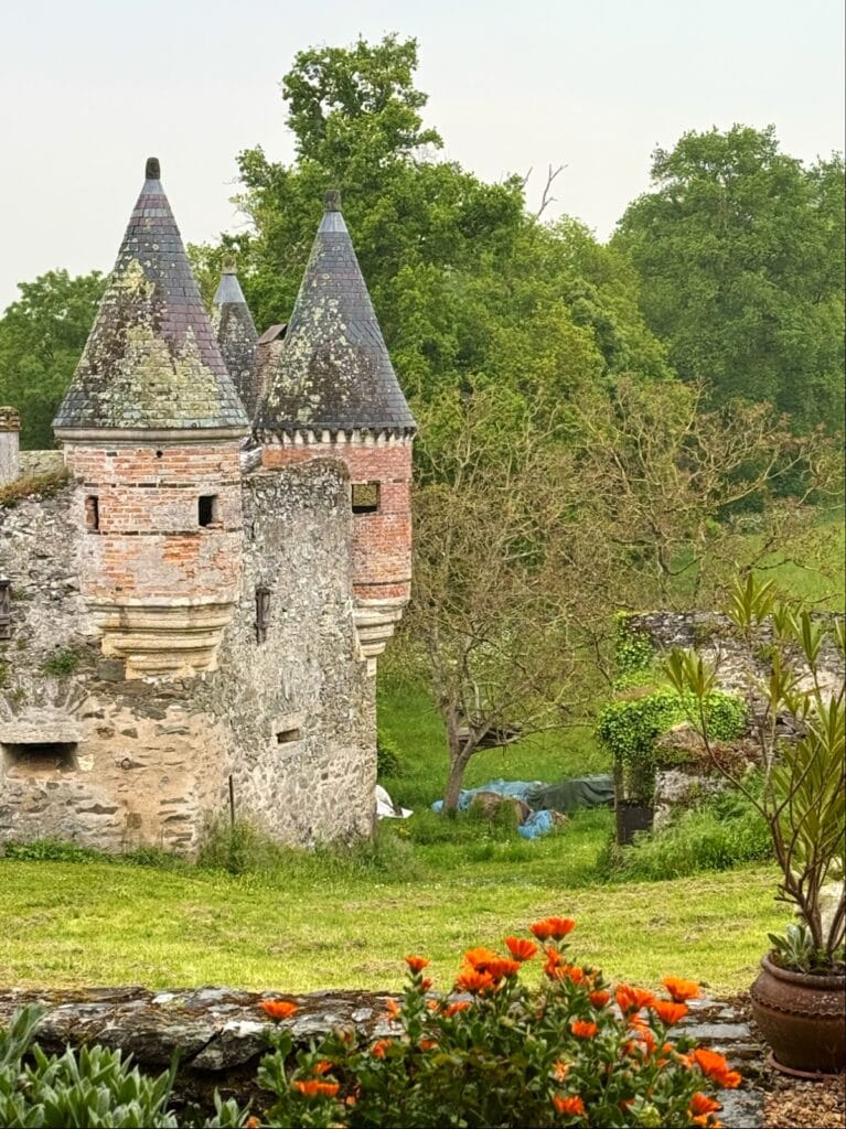 Haute-Guerche Castle: A Medieval Fortress-Residence in France 1 Château de la Haute-Guerche