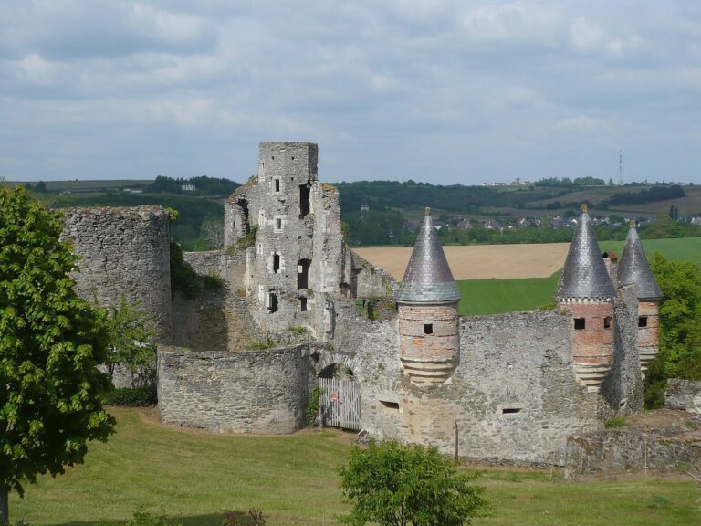 Haute-Guerche Castle: A Medieval Fortress-Residence in France